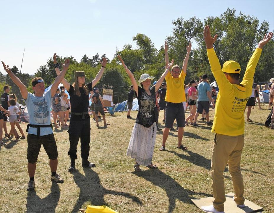Image for article Europa: apresentando o Falun Gong e expondo a perseguição