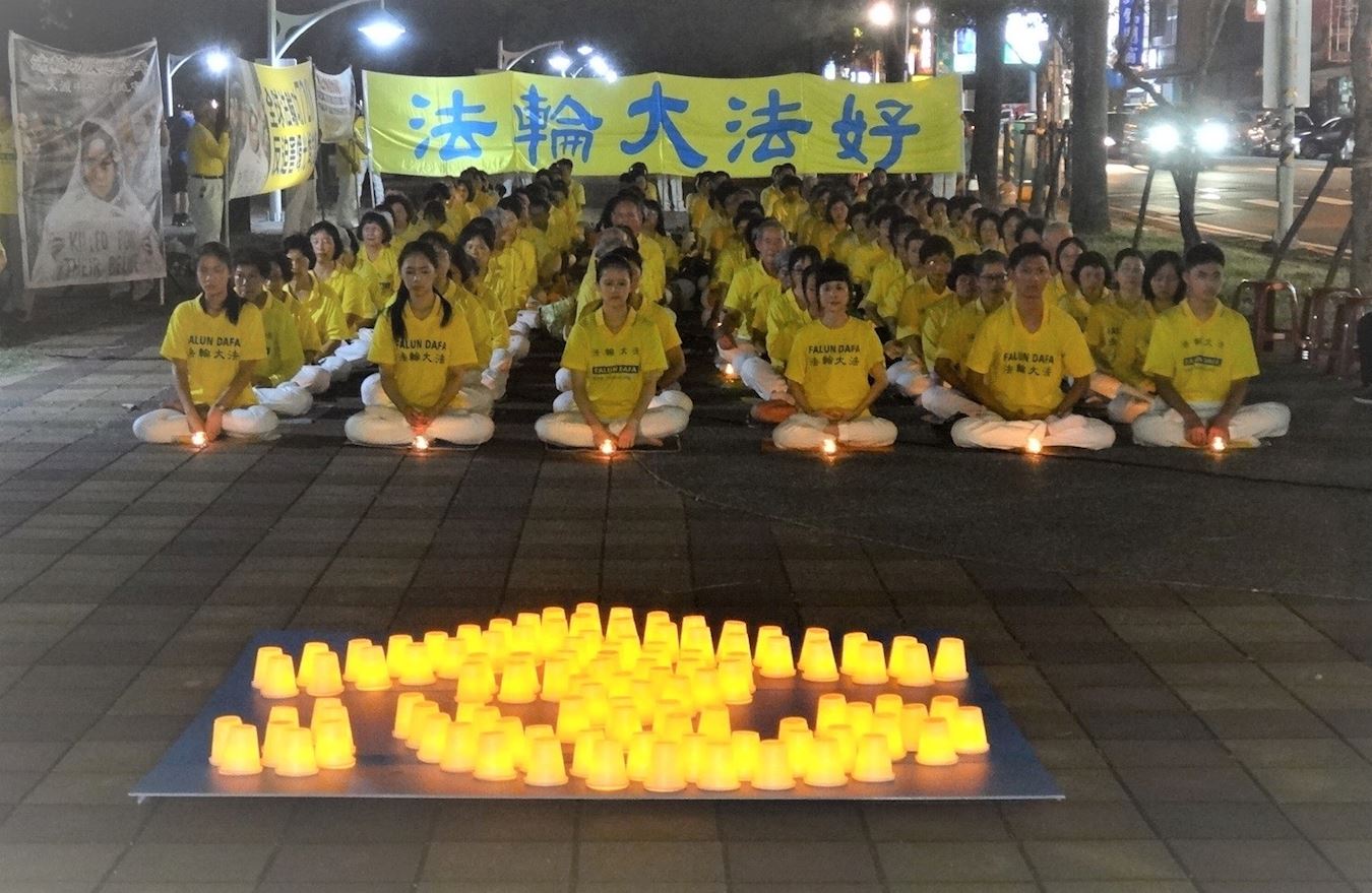 Image for article Taiwan: Funcionários do governo participam da vigília à luz de velas em Pingtung
