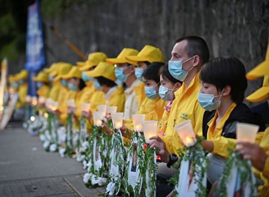 Image for article Canadá: Praticantes do Falun Dafa em Vancouver se reúnem do lado de fora do consulado chinês para marcar 21 anos de perseguição