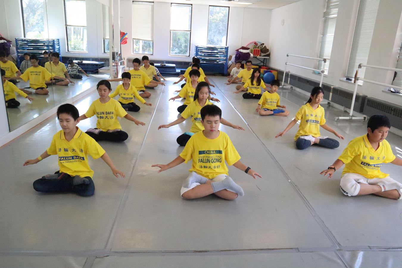 Image for article Toronto: crianças e professores aprendem uns com os outros durante o acampamento de verão do Minghui