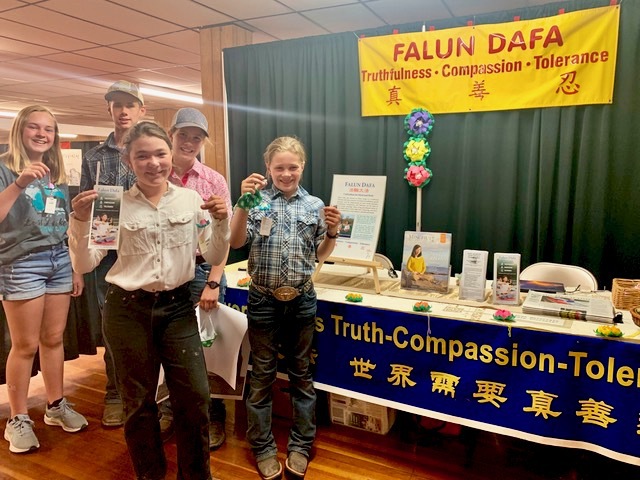 Image for article Feira do noroeste de Montana: políticos locais apoiam o Falun Dafa