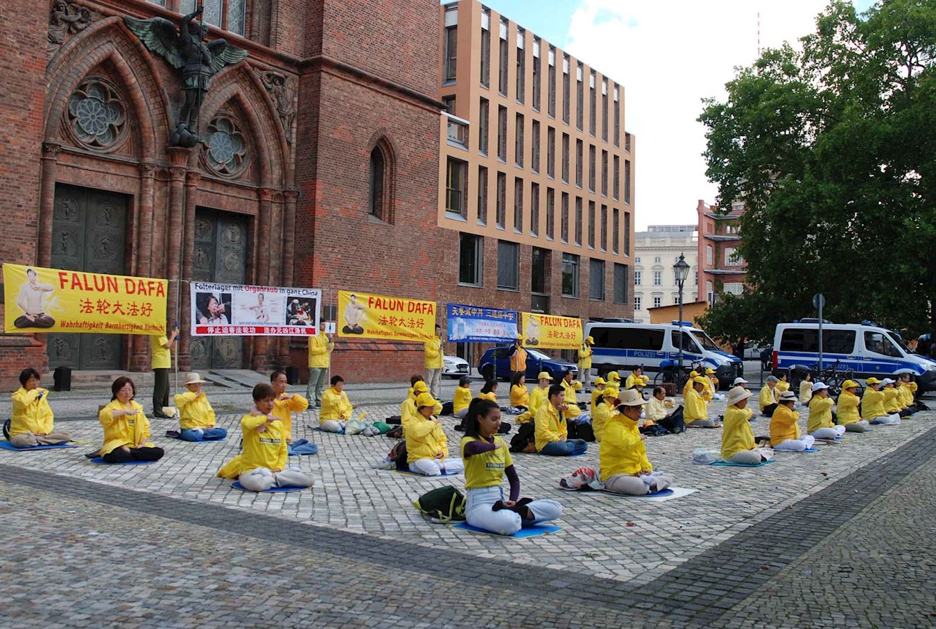Image for article 35 mil alemães pedem o fim da perseguição ao Falun Gong