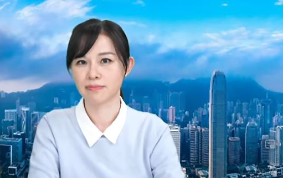 Image for article Hong Kong: Uma repórter e apresentadora de um programa popular é periodicamente assediada pelo PCC 