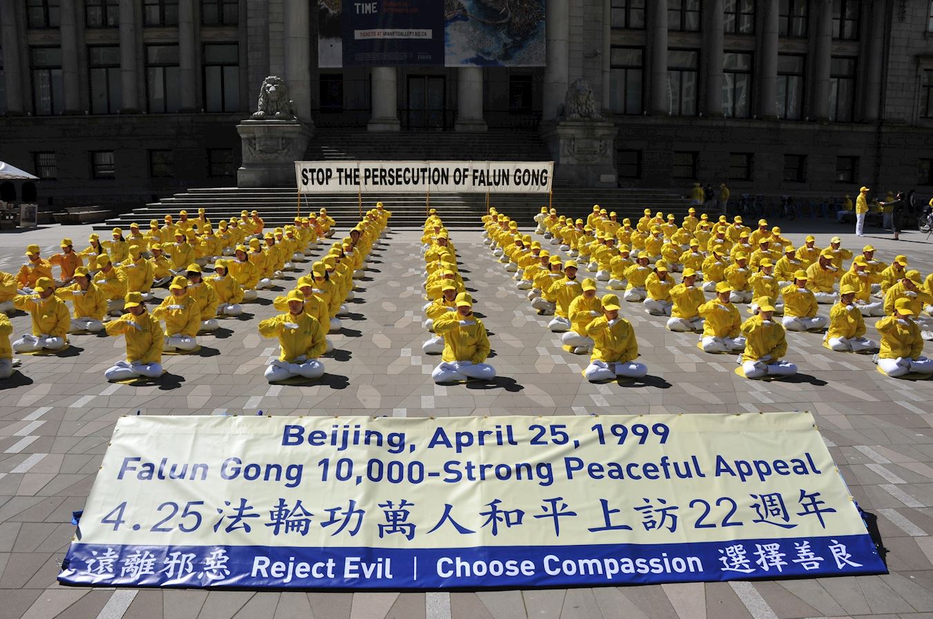 Image for article Canadá: Praticantes do Falun Dafa em Vancouver comemoram o 22º aniversário do apelo de 25 de abril em Pequim