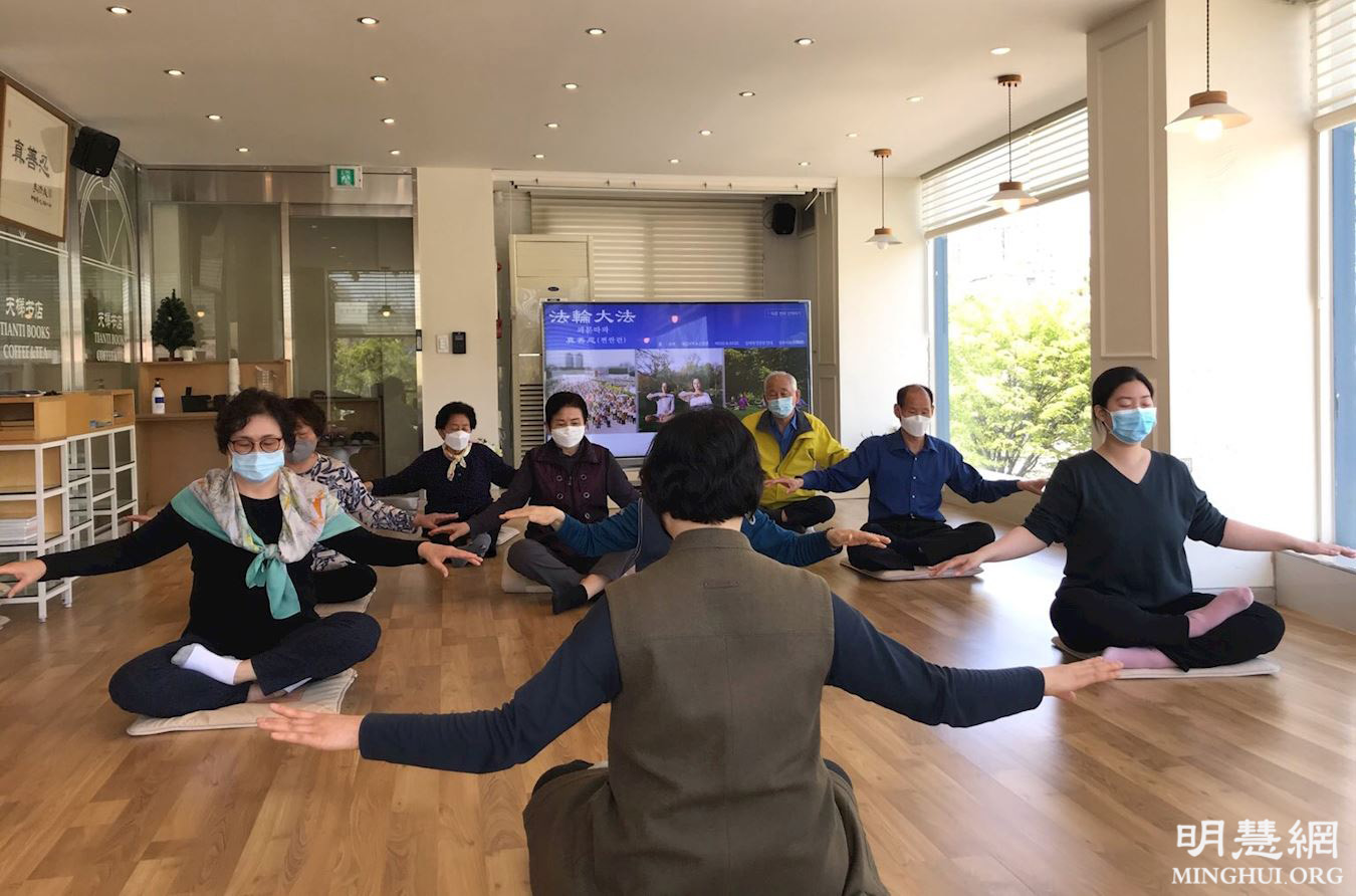 Image for article Seul, Coreia do Sul: Participantes compartilham suas experiências do Seminário de Nove Dias do Falun Dafa