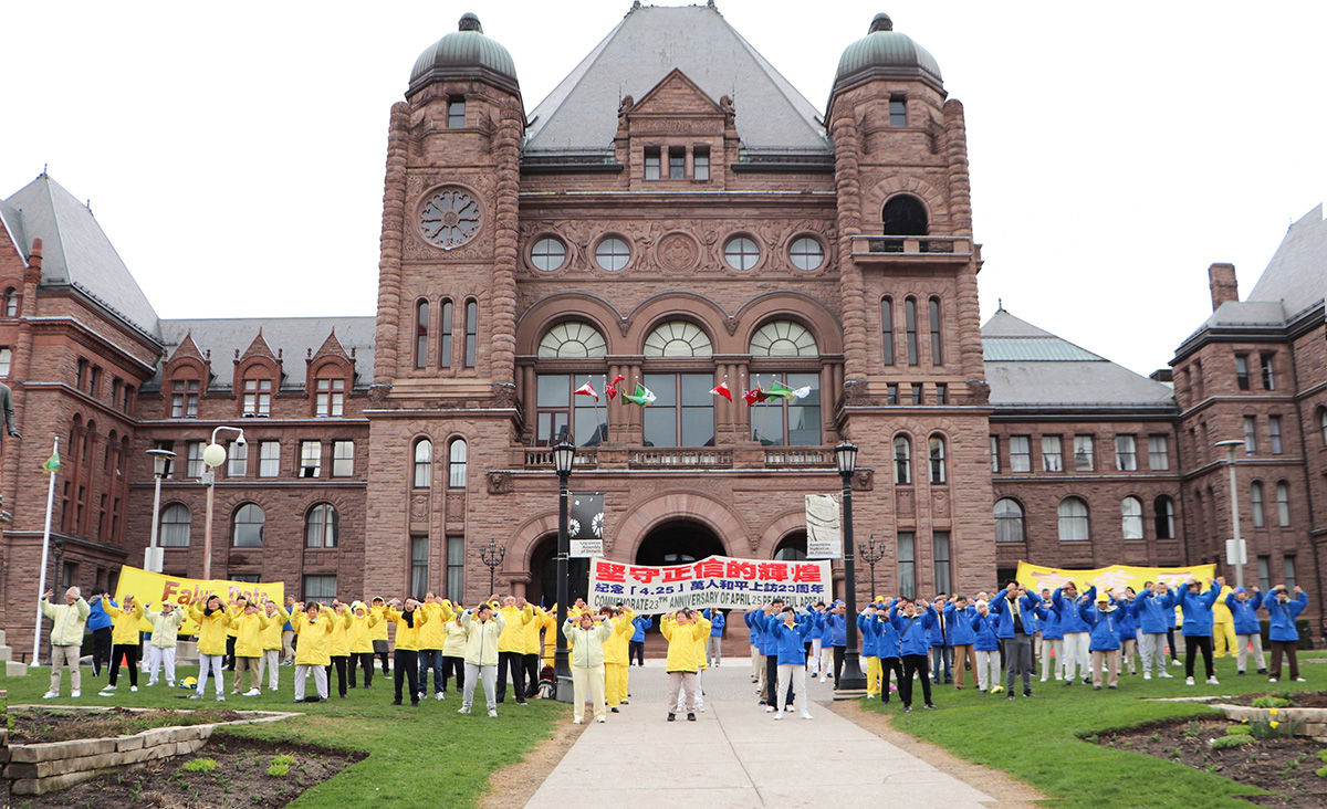Image for article Toronto, Canadá: Manifestação comemora o apelo de 25 de abril em Pequim