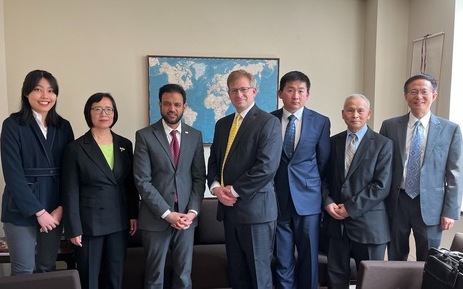 Image for article Embaixador-geral dos EUA reuniu-se com praticantes do Falun Gong a respeito da Liberdade Religiosa Internacional, no aniversário do “Apelo Pacífico de 25 de abril