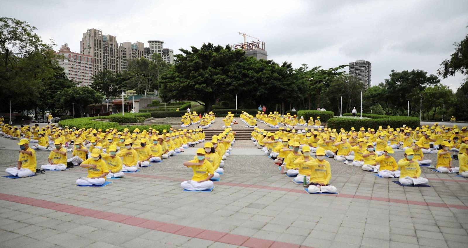 Image for article Taichung, Taiwan: Autoridades eleitas se unem à vigília à luz de velas para acabar com a perseguição ao Falun Dafa na China