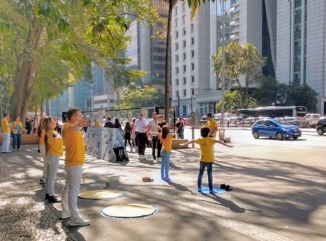 Image for article ​Praticantes brasileiros do Falun Dafa se opõem à perseguição na cidade de São Paulo