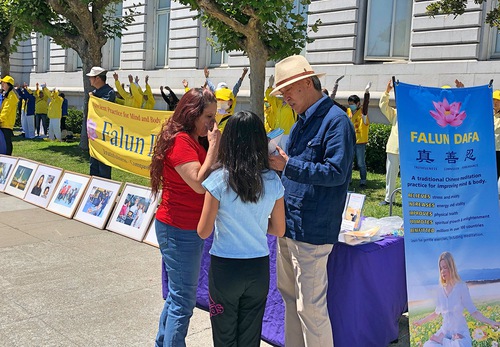 Image for article São Francisco, Califórnia: Moradores locais apoiam os praticantes do Falun Dafa na condenação da perseguição