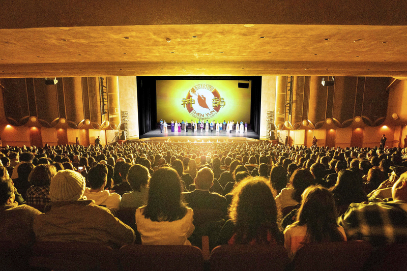 Image for article ​Shen Yun lança turnê mundial em 2023: membros chineses da audiência se emocionam