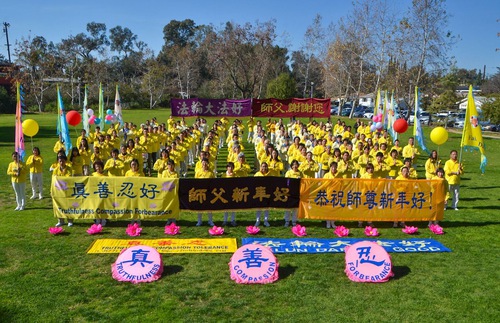 Image for article Califórnia: Praticantes em Los Angeles desejam Feliz Ano Novo ao Mestre Li Hongzhi