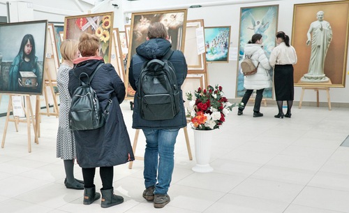 Image for article Moscou, Rússia: A Exposição de Arte de Zhen Shan Ren traz esperança às pessoas nesse mundo caótico