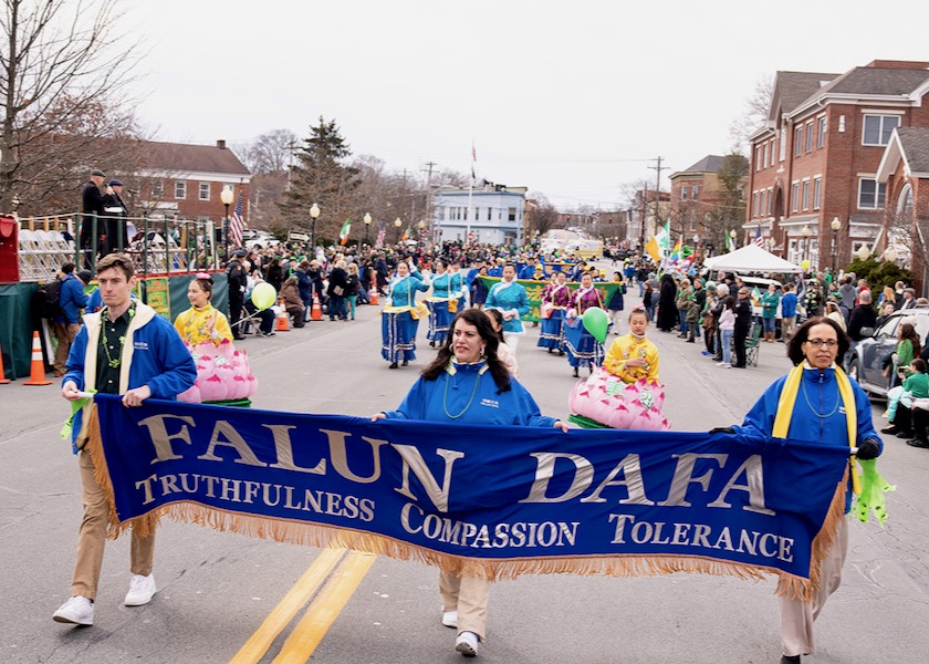 Image for article Condado de Orange, Nova York: Praticantes do Falun Dafa são elogiados por participar dos desfiles do Dia de São Patrício