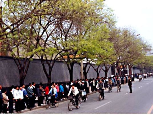 Image for article Em primeira mão, o testemunho sobre os eventos anteriores que levaram ao apelo histórico em Pequim há 24 anos