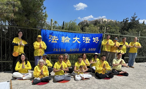 Image for article Para comemorar o Dia do Falun Dafa, praticantes gregos realizaram eventos para aumentar a conscientização do público sobre a prática