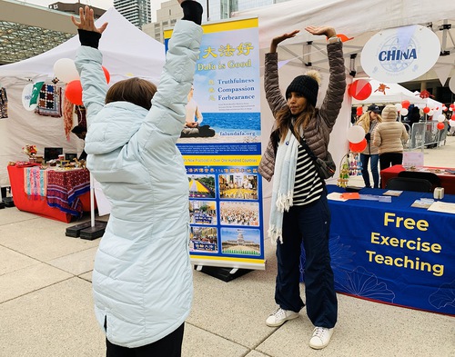 Image for article Canadá: Participantes elogiam o Falun Dafa e os princípios Verdade-Compaixão-Tolerância durante o Dia Internacional da Criança em Toronto
