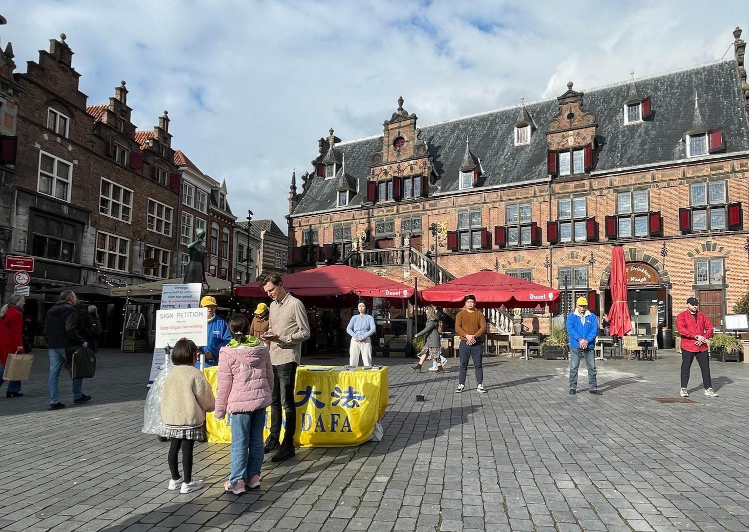 Image for article ​Nijmegen e outras cidades na Holanda: Os holandeses condenam os crimes de extração de órgãos do PCC