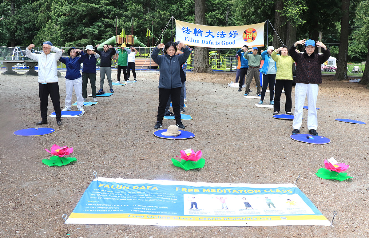Image for article Seattle: O Falun Dafa despertou o interesse de muitos no parque local