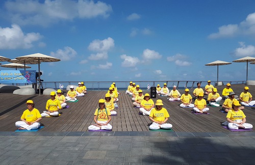 Image for article Tel Aviv, Israel: Praticantes celebram o Dia Mundial do Falun Dafa