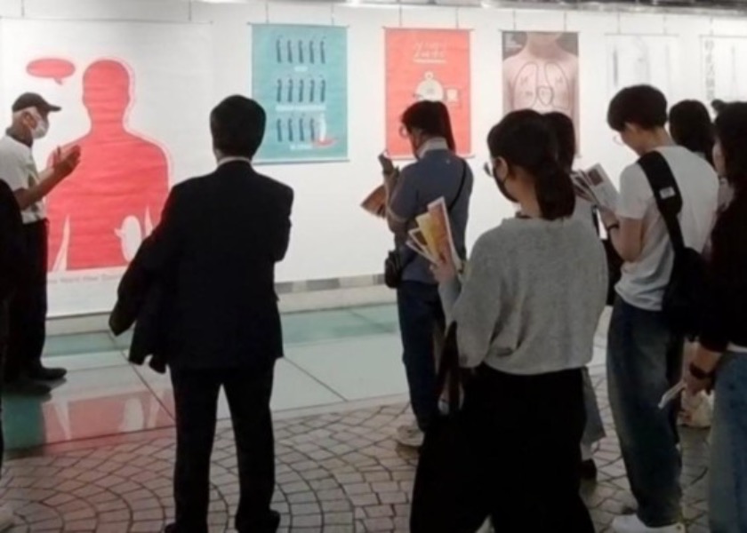 Image for article Seul, ​Coreia do Sul: Exposição de pôsteres expõe os crimes de extração de órgãos do PCC