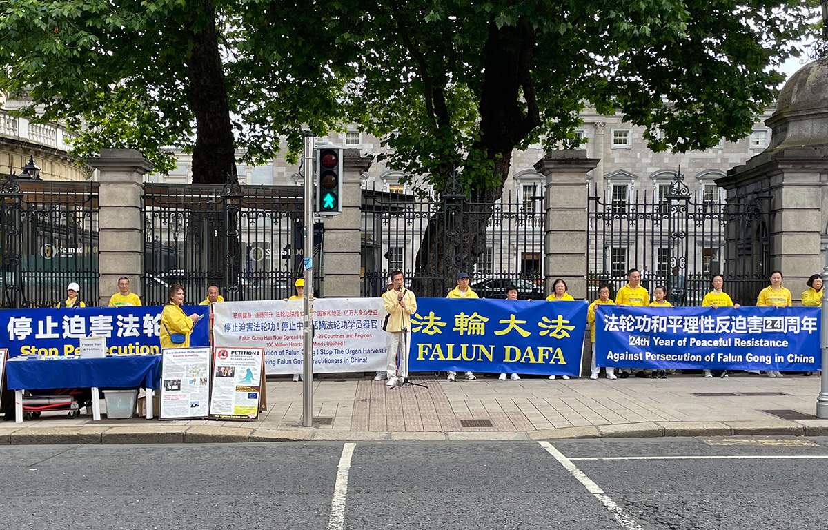 Image for article ​Dublin, Irlanda: Manifestação para marcar o 24º ano de protesto pacífico contra a perseguição, autoridades eleitas expressam apoio
