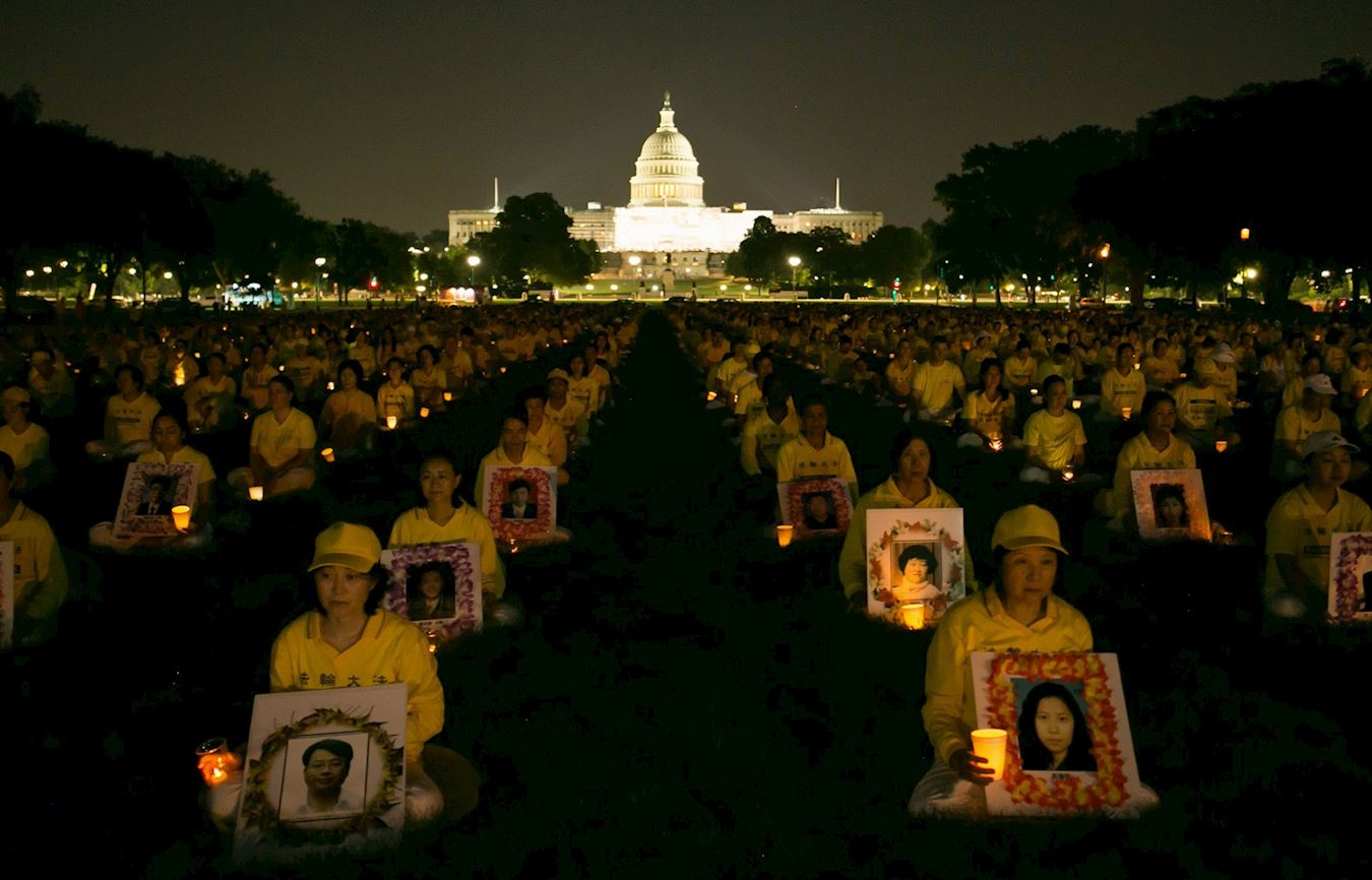 Image for article ​Washington D.C.: Vigília à luz de velas em memória dos praticantes mortos durante a perseguição de 24 anos