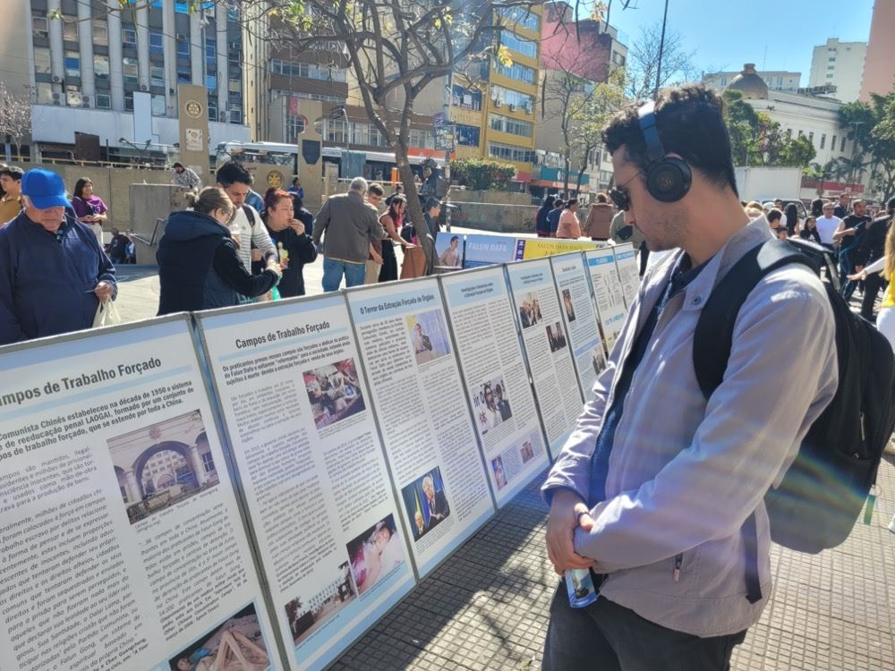 Image for article 24 anos contra a perseguição: Praticantes em São Paulo, Brasil, expõem a perseguição ao Falun Dafa na China