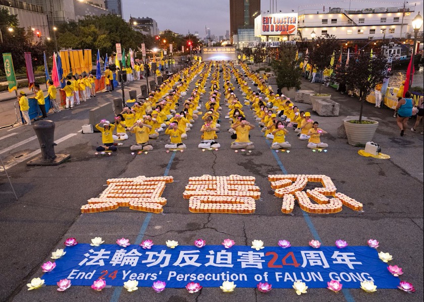 Image for article Manhattan, Nova York: Vigília à luz de velas no consulado chinês pede o fim da perseguição