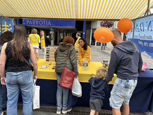 Image for article Cidade de Roosendaal, Holanda: Apresentação do Falun Gong no Festival Anual