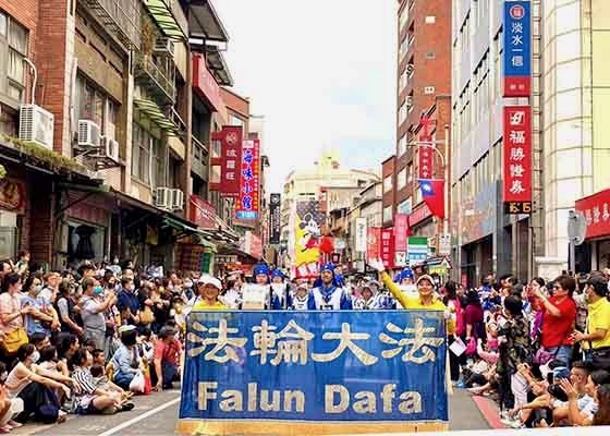 Image for article ​Taiwan: Falun Dafa é bem recebido no desfile do Festival de Artes Ambientais de Tamsui, na cidade de Nova Taipei