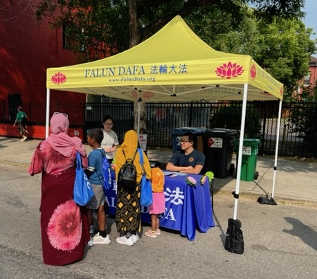 Image for article ​Minnesota: Apresentação do Falun Dafa durante o Open Streets Days em Minneapolis