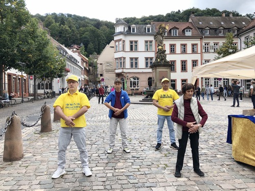 Image for article Heidelberg, Alemanha: Atividades realizadas para aumentar a conscientização sobre a perseguição pelo regime do PCC