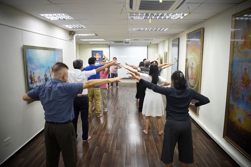 Image for article Cingapura: Novos alunos aprendem sobre o significado da vida durante um seminário de nove dias de Falun Dafa