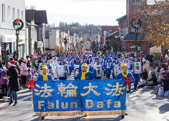 Image for article Toronto, Canadá: A Banda Marcial Tian Guo brilha em três desfiles de Natal