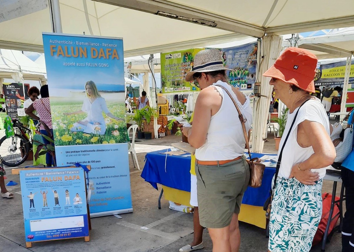 Image for article Guadalupe: Praticantes apresentam o Falun Dafa e expõem a perseguição