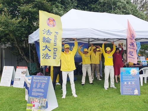 Image for article Nova Zelândia: Apresentando o Falun Dafa no Festival Parnell de Rosas