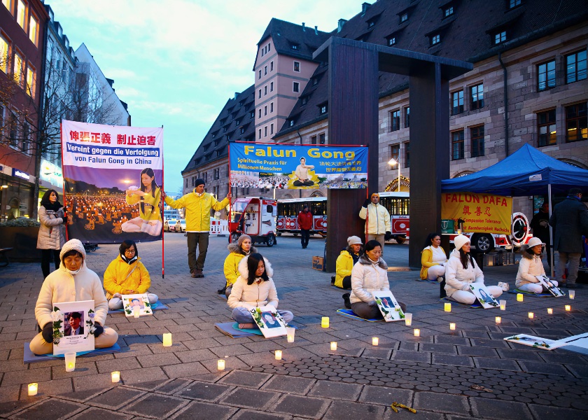 Image for article Alemanha: Praticantes realizam evento em Nuremberg no Dia Internacional dos Direitos Humanos para informar as pessoas sobre a perseguição