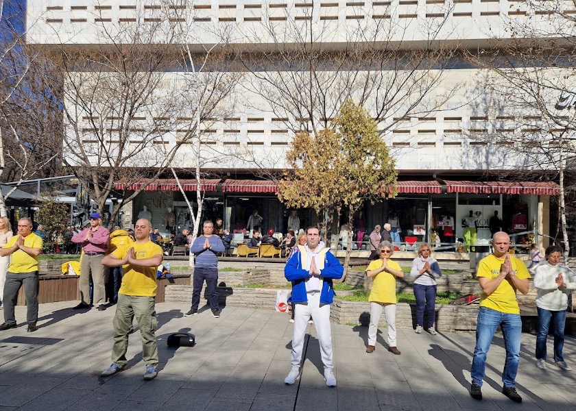Image for article Bulgária: Pessoas apoiam o Falun Dafa durante eventos em Stara Zagora