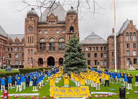 Image for article ​Canadá: Atividades dos praticantes do Falun Gong em Toronto comemoram o apelo de 25 de abril