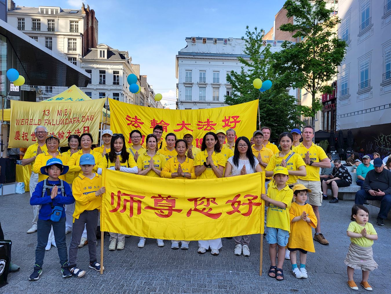 Image for article ​Bélgica: Pessoas elogiam o Dafa durante as celebrações do Dia do Falun Dafa