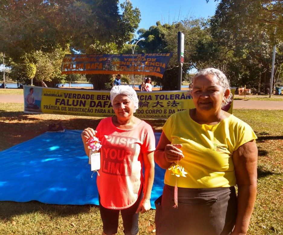 Image for article ​Brasília, Brasil: Praticantes comemoram o Dia Mundial do Falun Dafa