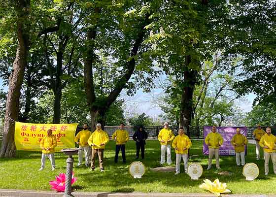 Image for article Ucrânia: Praticantes transmitem a mensagem de esperança através das celebrações do Dia do Falun Dafa