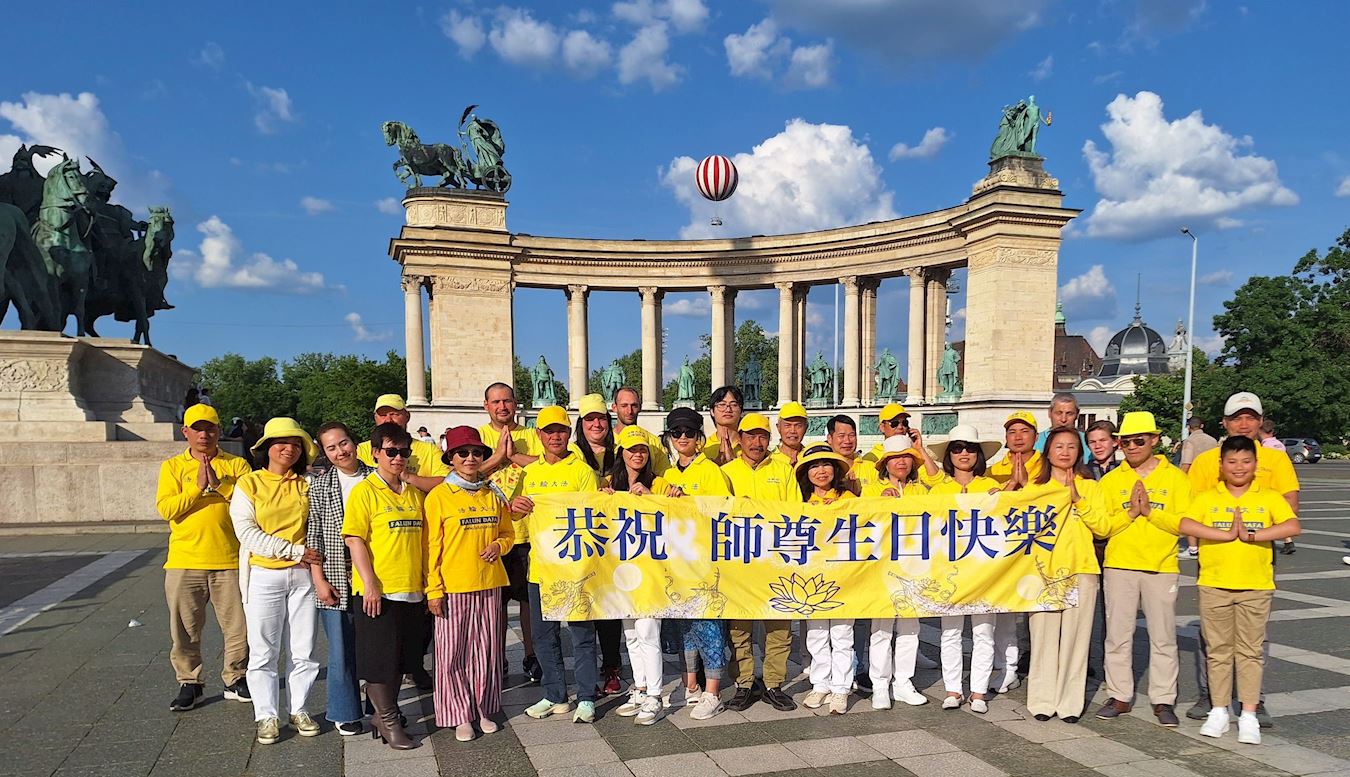 Image for article Hungria: Comemoração do Dia Mundial do Falun Dafa em Budapeste