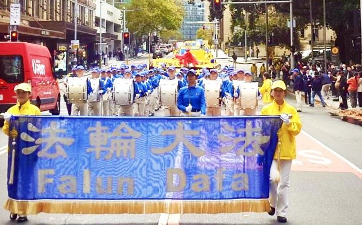 Image for article Sydney, Austrália: Um grande desfile comemora o Dia Mundial do Falun Dafa