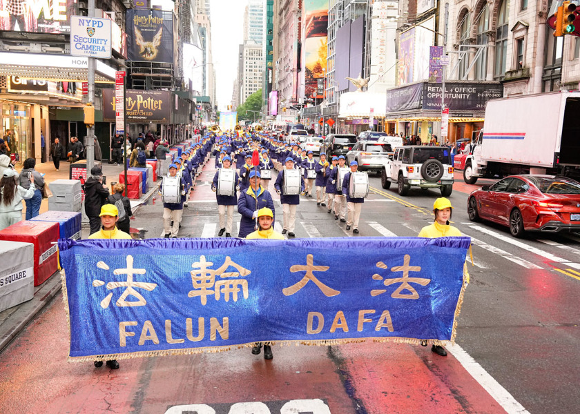 Image for article ​Nova York: Milhares de pessoas participam do desfile do Dia do Falun Dafa