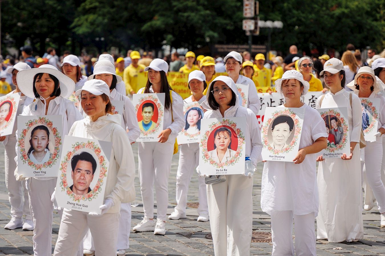 Image for article República Tcheca: Manifestação e passeata em Praga apresentam o Falun Dafa e conscientizam sobre a perseguição