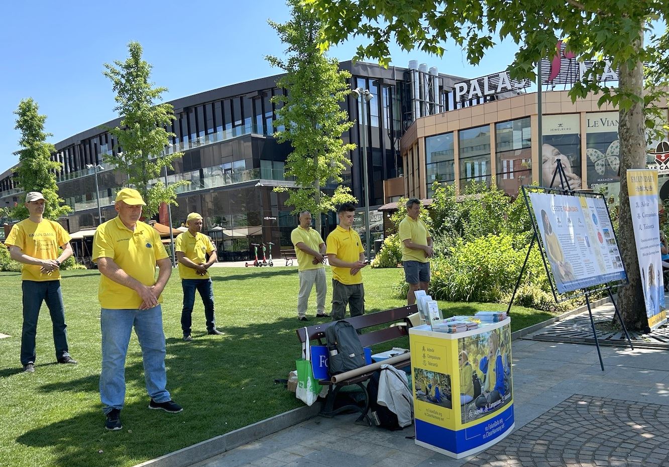 Image for article ​Romênia: As pessoas apoiam os esforços dos praticantes do Falun Dafa para acabar com a perseguição