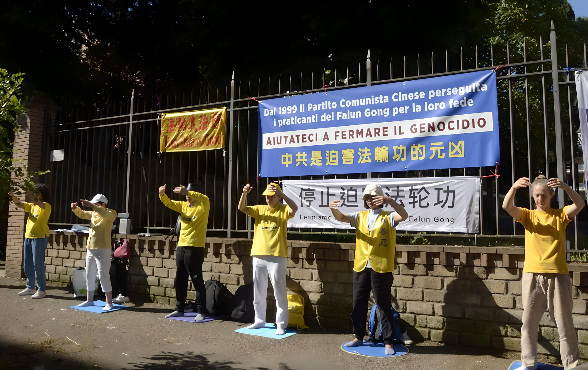 Image for article Itália: Manifestação em frente à Embaixada da China protesta contra a prisão de praticantes do Falun Dafa pelo regime comunista chinês