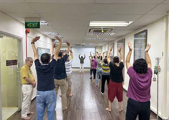 Image for article ​Singapura: Familiares e amigos participam de workshop gratuito do Falun Dafa